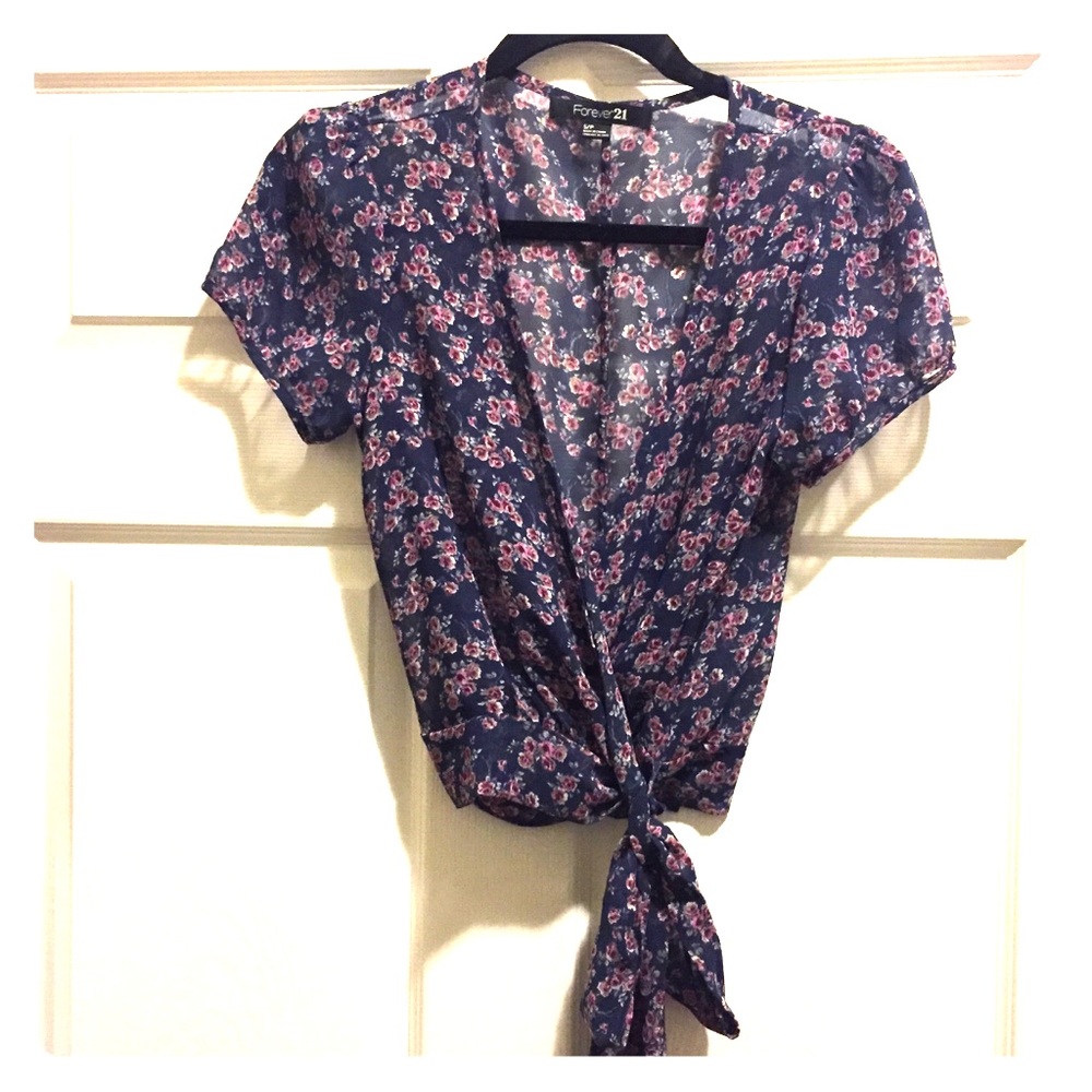 ❌SOLD ❌Floral Crop Wrap Top